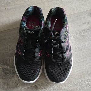 Fila Women's Black and Pink Sneakers